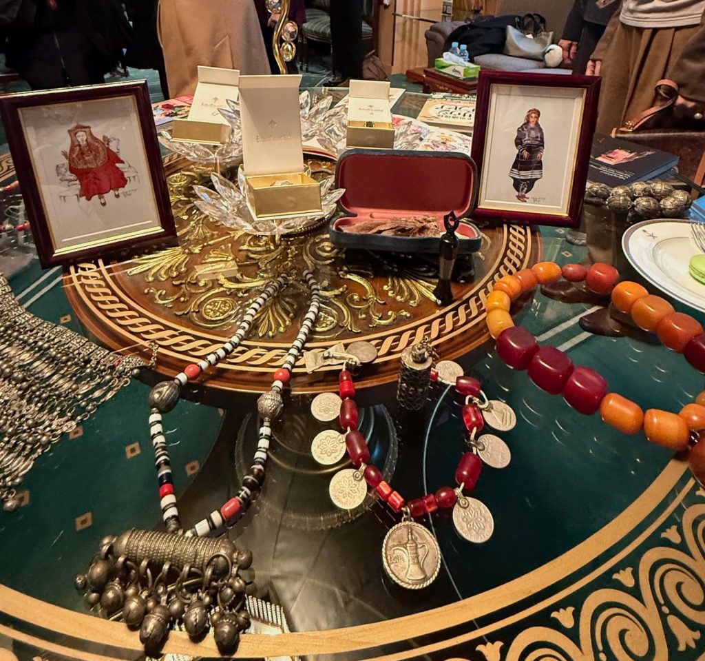 ベドウィン・ジュエリーの展示（郡司理事の個人コレクションより）